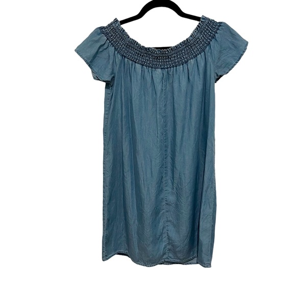 ❌Miami Floral Embroidered
Chambray Dress❌ - Picture 3 of 4